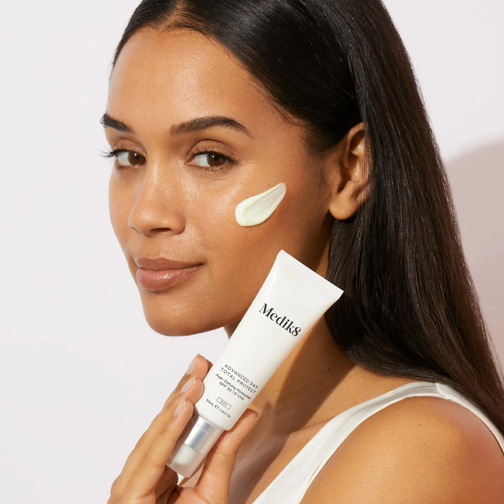 MEDIK 8 ADVANCED DAY TOTAL PROTECT™ SPF 30 -Krem Przeciwsłoneczny do Twarzy- 50 ml - obrazek 2